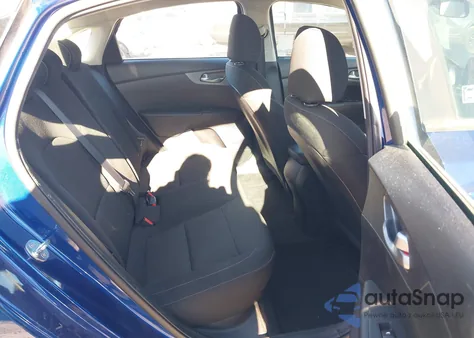 2021 Kia Forte Lxs z USA, uszkodzony, nr VIN 3KPF24AD3ME312923